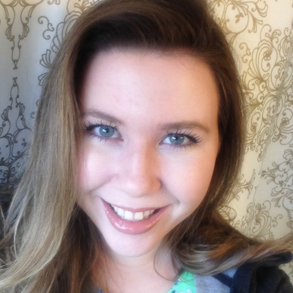 Meet your Posher, Emily - Picture 2 of 3